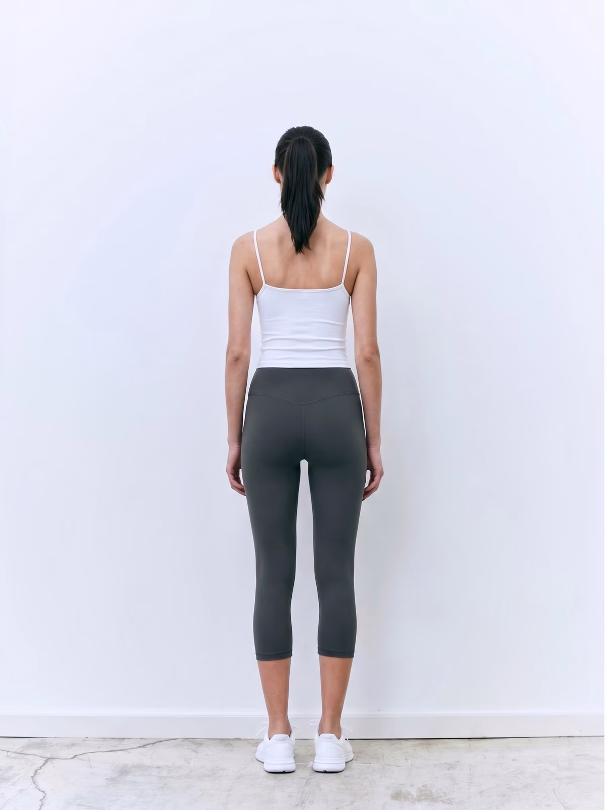SCULPT High-Waisted Legging Capri · Gris Marengo en color Gris Marengo - Vista posterior y espalda | AYA
