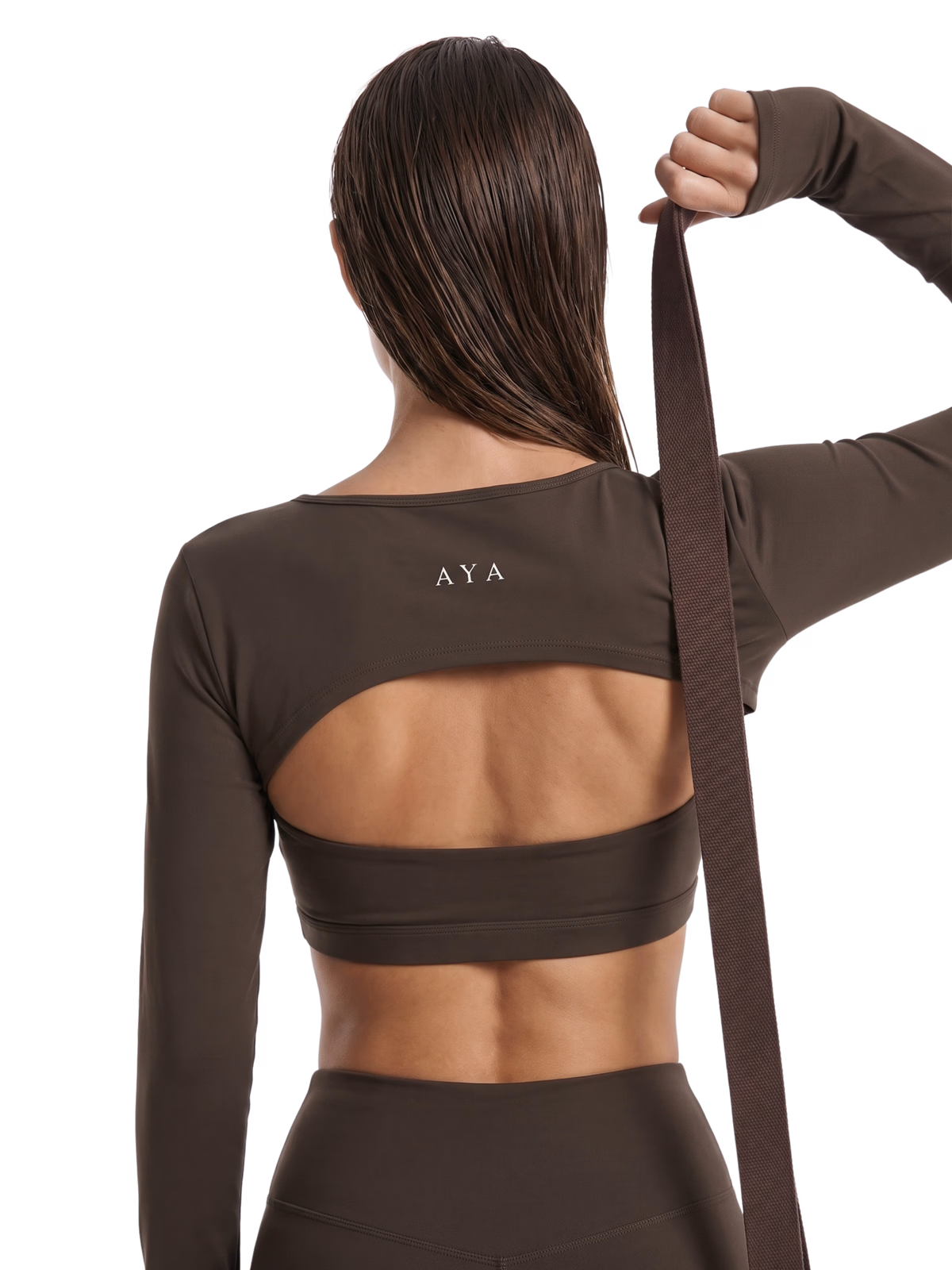 Noir Ease Shrug - Vista Editorial 1