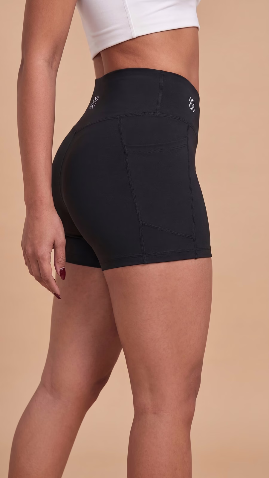 SCULPT Short Studio con Bolsillo · Negro en color Negro - Vista posterior y espalda | AYA