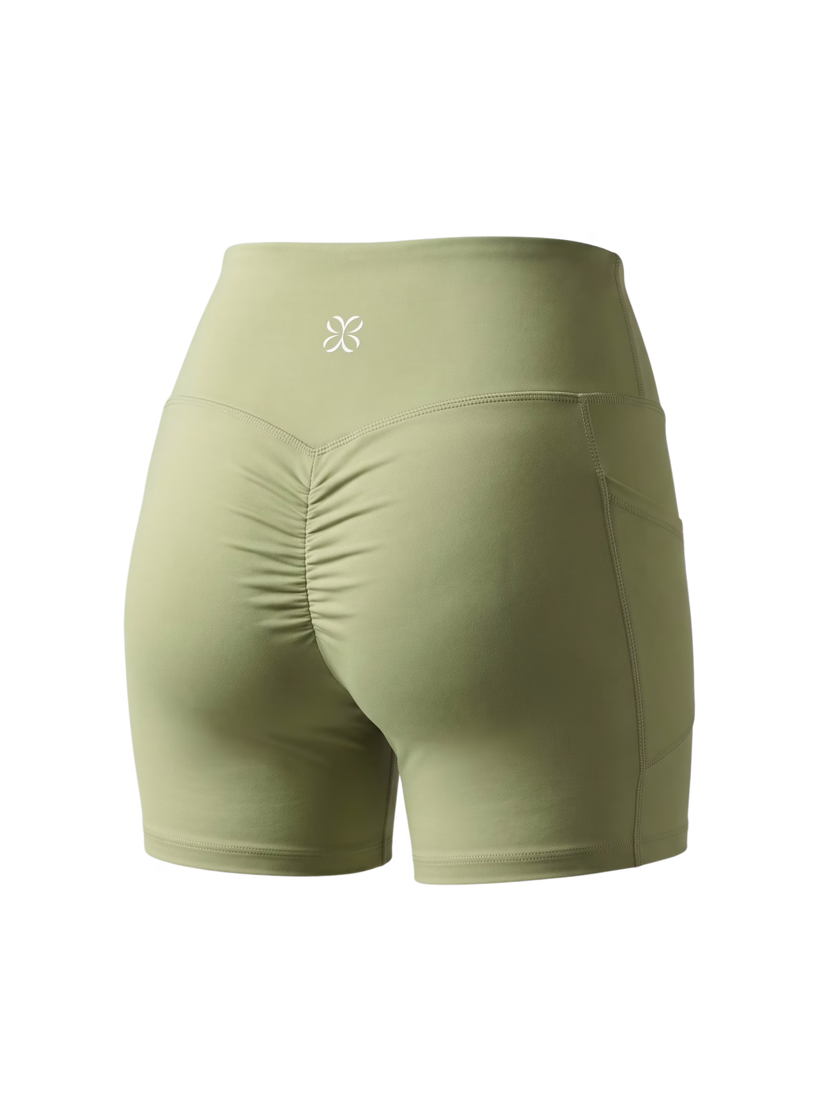 SCULPT Short Studio con Bolsillo · Verde Salvia en color Verde Salvia - Puesta en modelo en movimiento | AYA