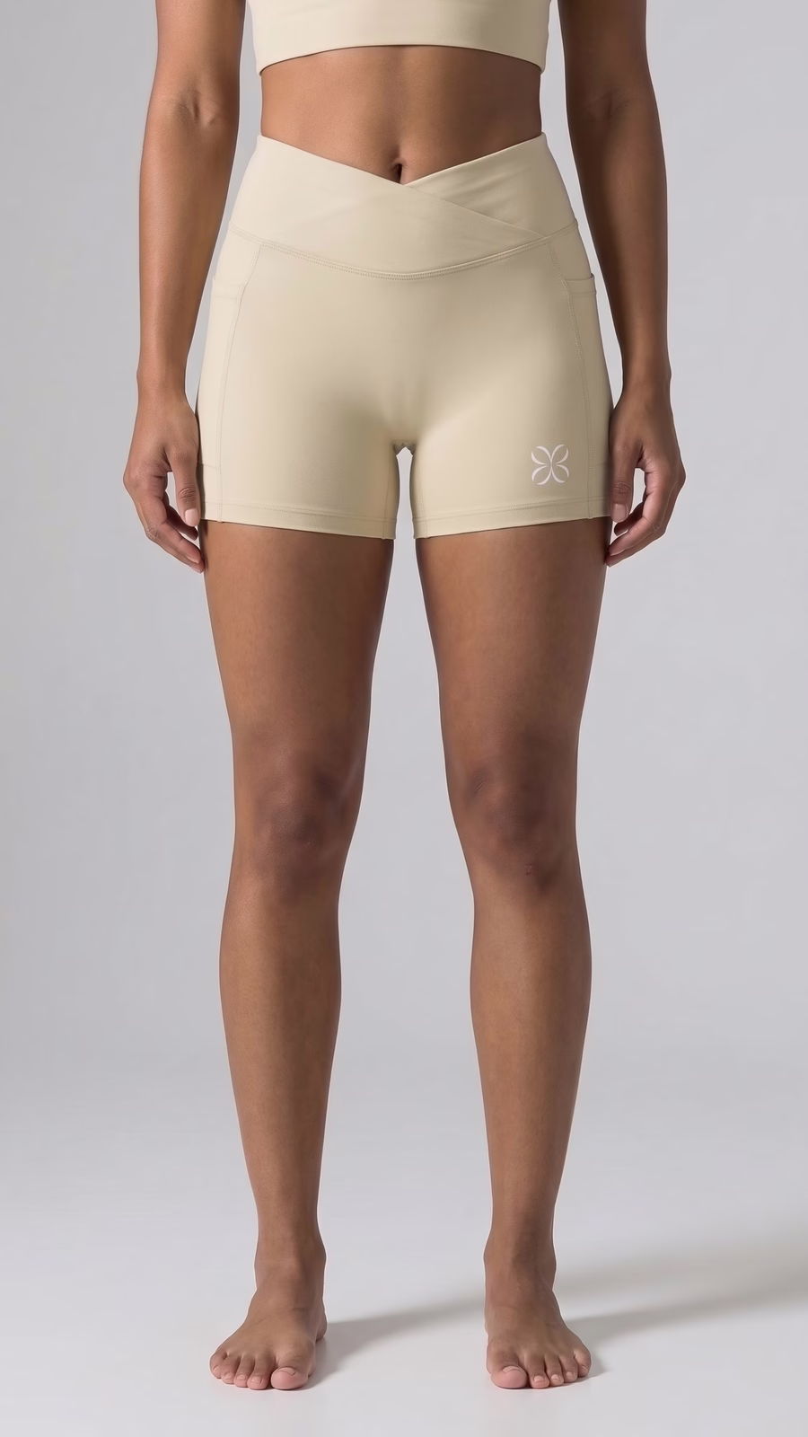 SCULPT Short con Bolsillos - Vista frontal de estudio | AYA